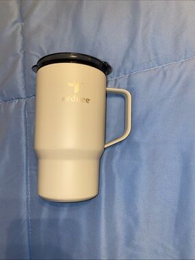 REDuCE Cream Travel Mug with Black Lid and Handle
